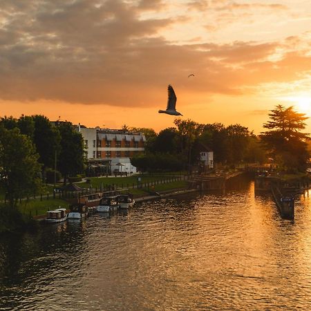 Hotel The Runnymede On Thames (Adults Only) Egham Esterno foto
