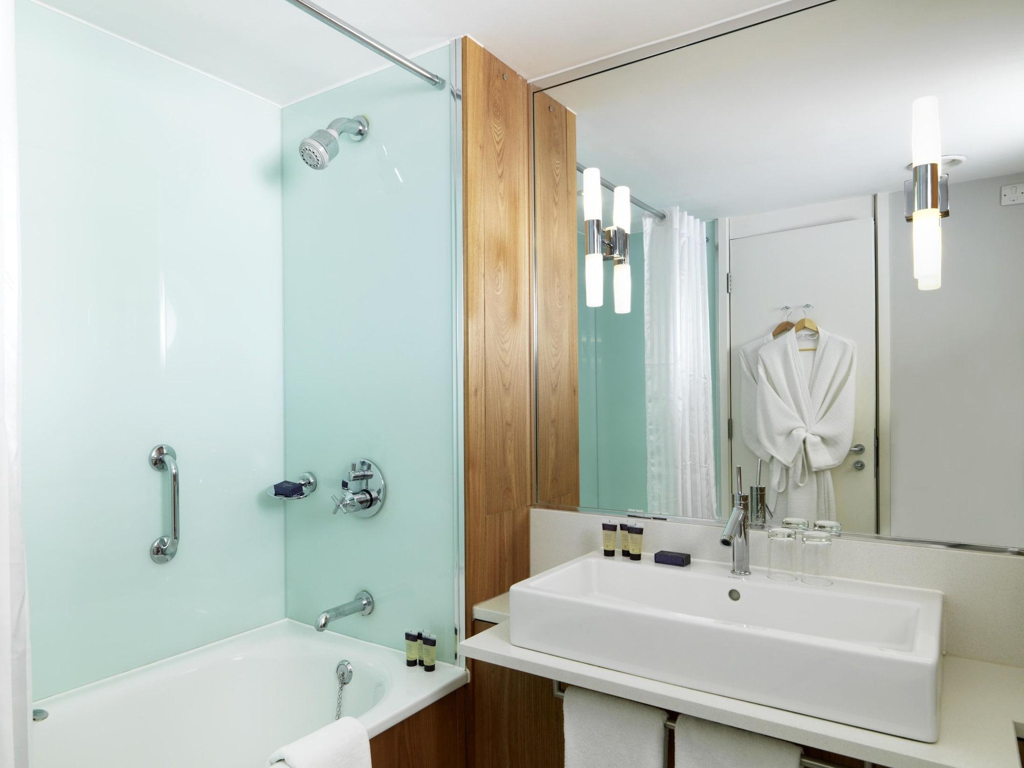 Hotel The Runnymede On Thames (Adults Only) Egham Esterno foto