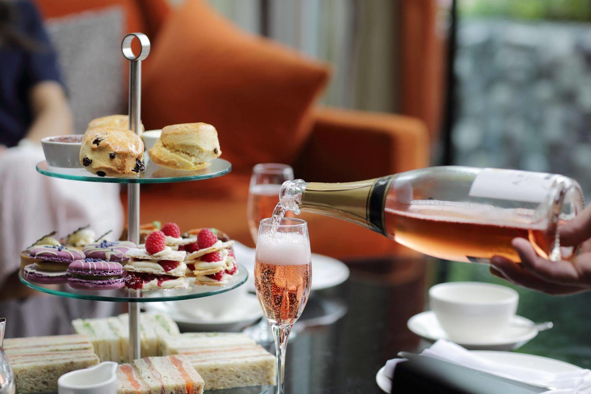 Hotel The Runnymede On Thames (Adults Only) Egham Esterno foto