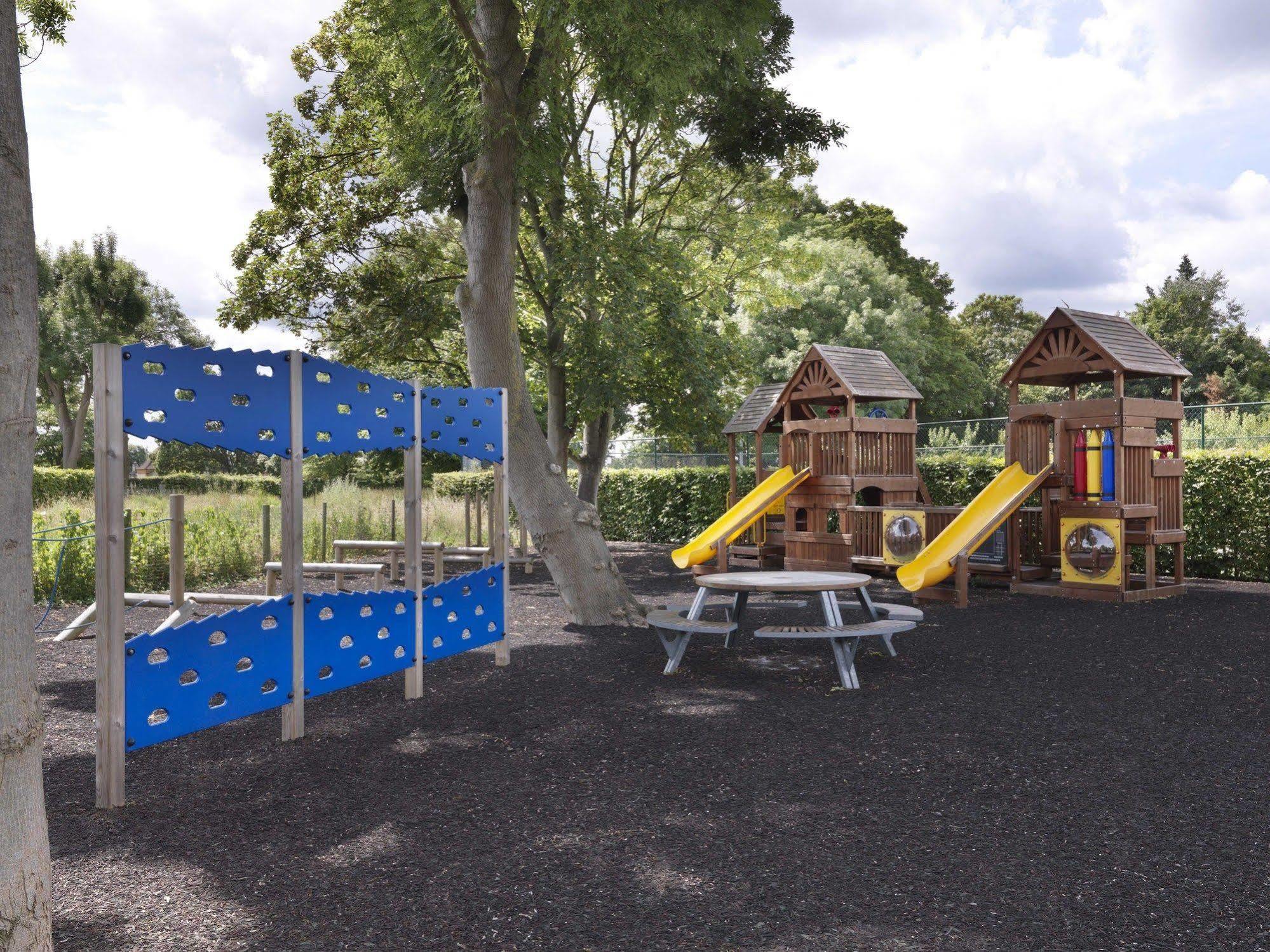 Hotel The Runnymede On Thames (Adults Only) Egham Esterno foto